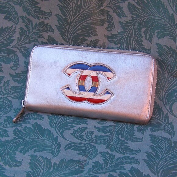 RARE Authentic CHANEL Silver Leather Wallet EUC with Card - Picture 3 of 15
